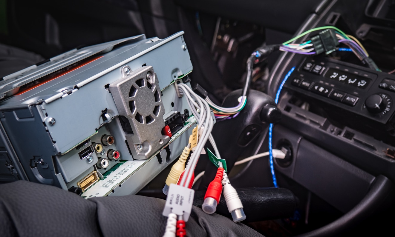 Branchement d’un autoradio pour voiture : Solution
