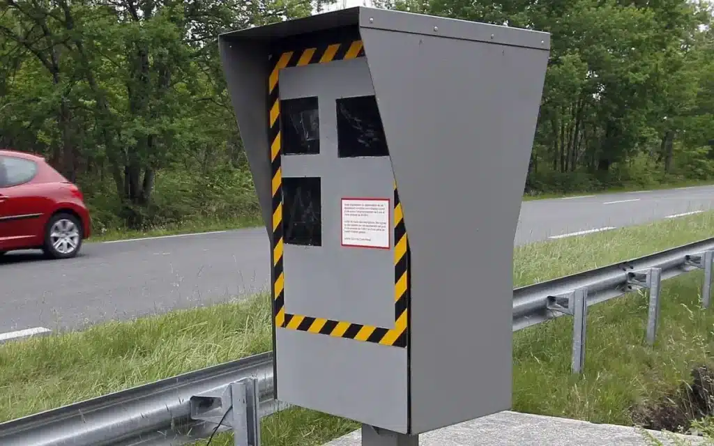 automobilistes attention, un nouveau radar a été installé sur cette nationale très fréquentée, vous devriez commencer à ralentir...