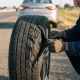 Pneu abîmé sur le flanc : que faire ?