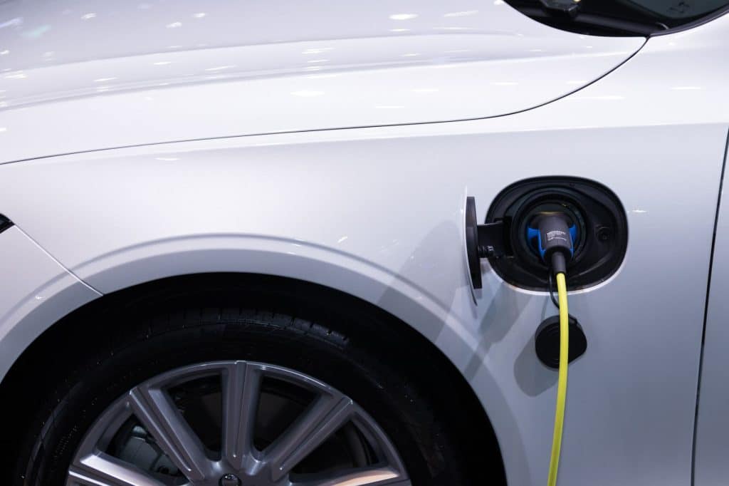 Schéma fonctionnement voiture hybride moteur thermique électrique combinés