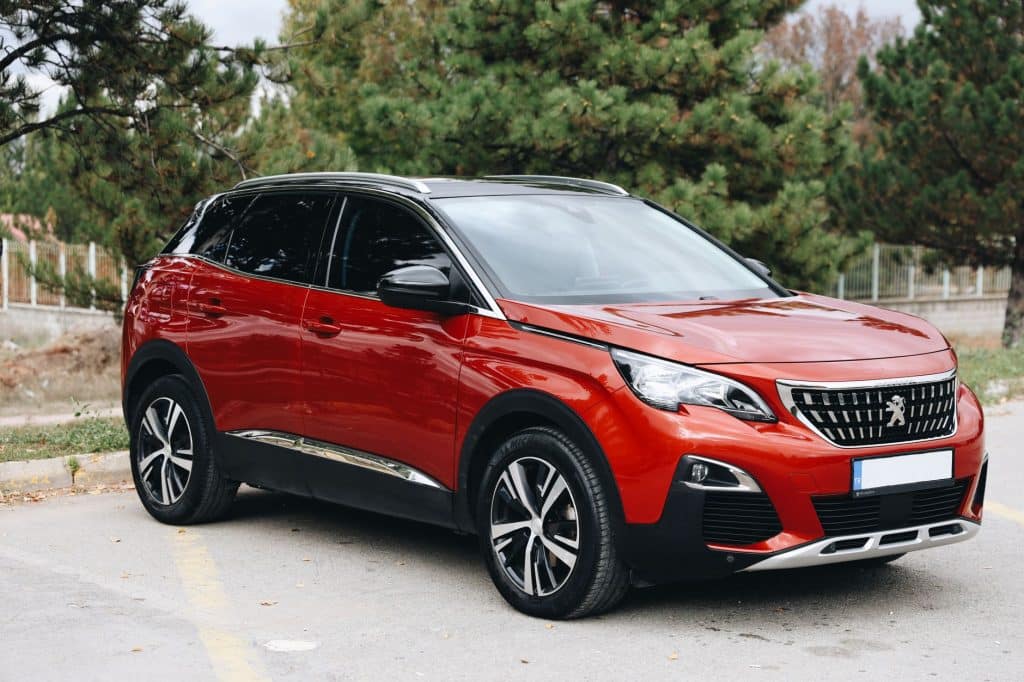Peugeot 3008 hybride rechargeable en charge sur Wallbox domestique