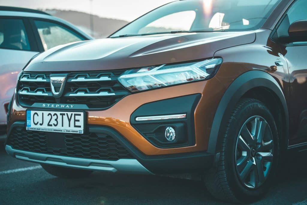 Tableau de bord Dacia Sandero Stepway avec voyants allumés