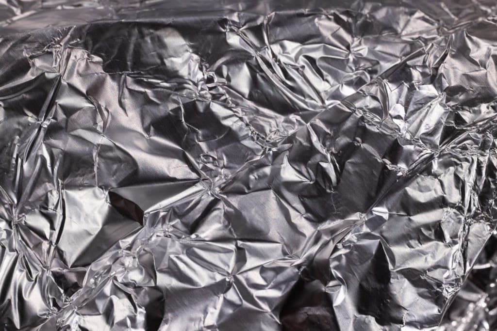 Jeu de quatre jantes aluminium compatibles BMW posées sur sol d'atelier