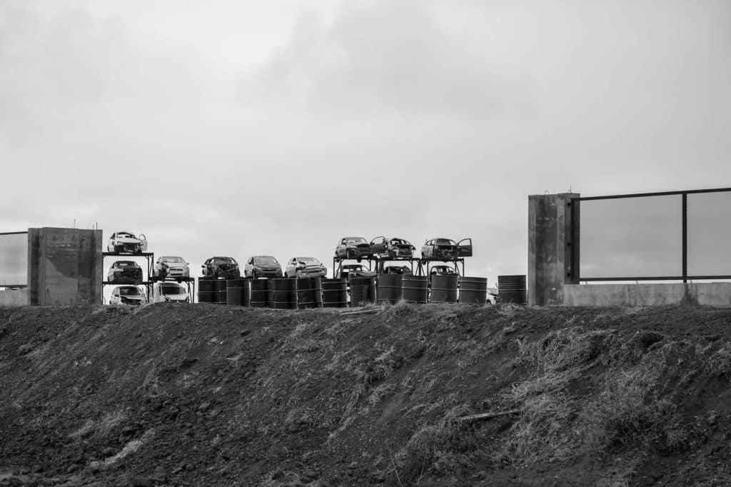 Casse auto Landes vue aérienne véhicules empilés recyclage